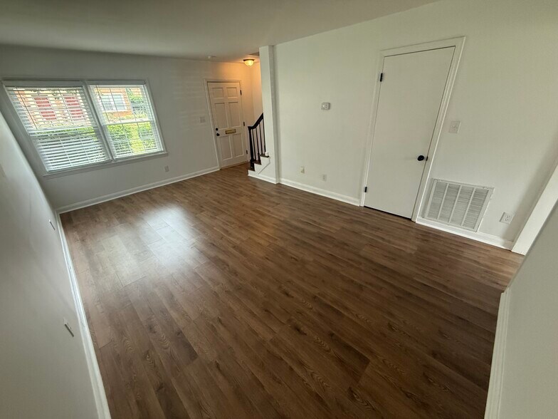 Living Room - 4640 Old Lantern Way