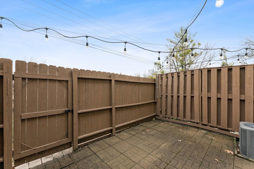 Building Photo - 4841 Stoneybrook Blvd