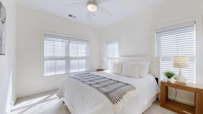 Building Photo - 3 Bedroom 2.5 bath Townhome with Luxury Finishes in Franklin