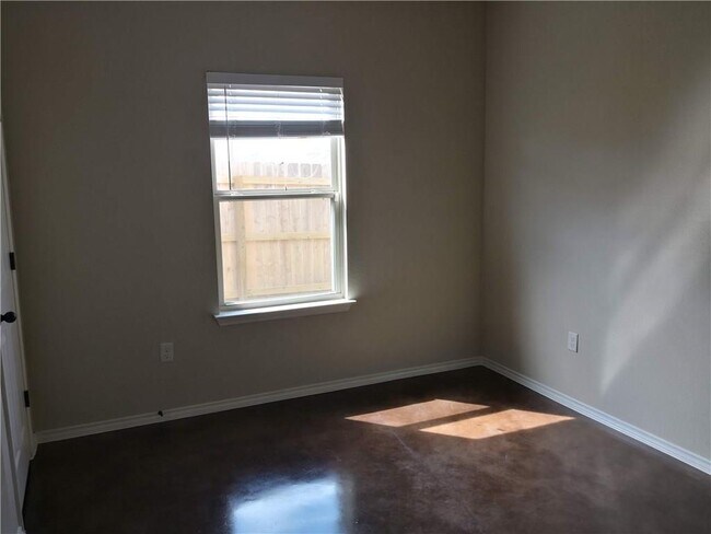 Building Photo - 233 Joanne Lp