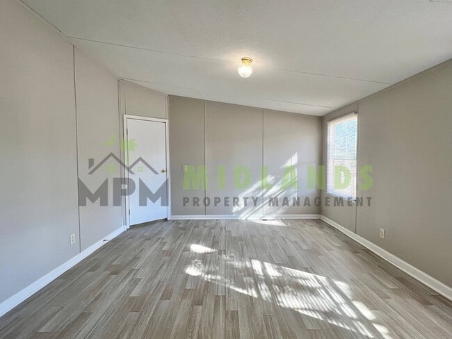 Building Photo - 323 Tabor Dr