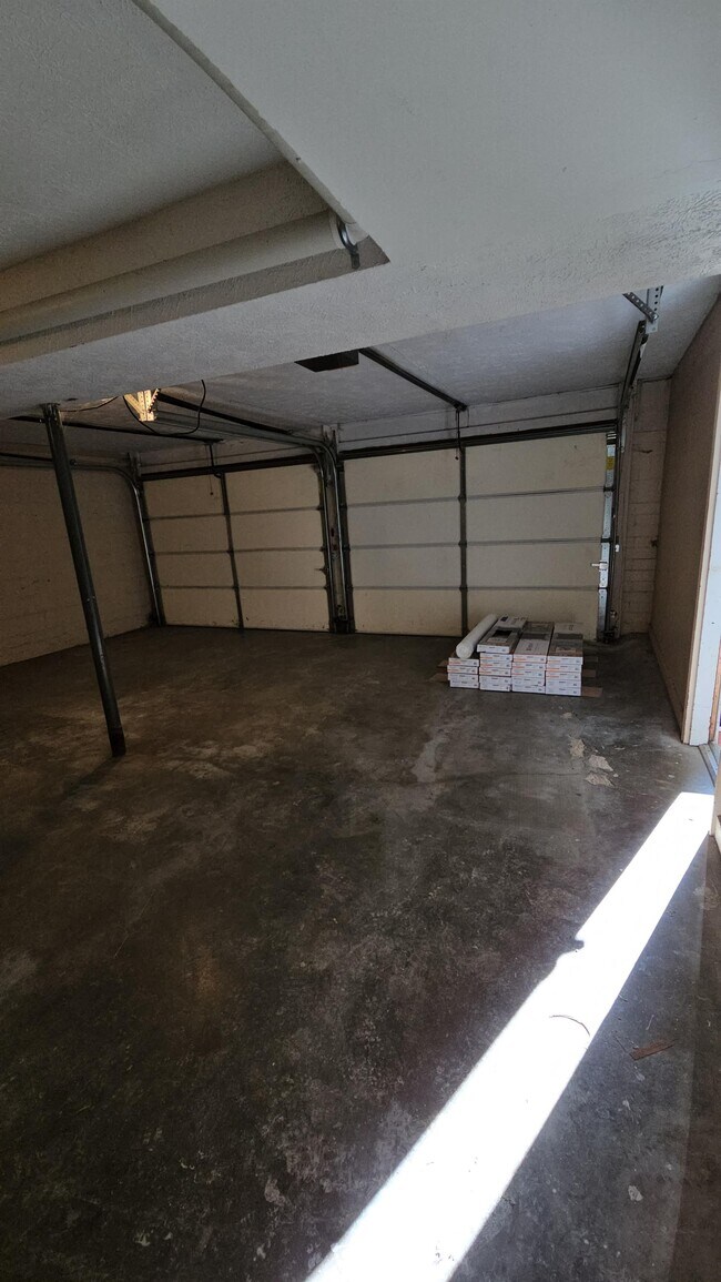 Building Photo - 10218 Weir St