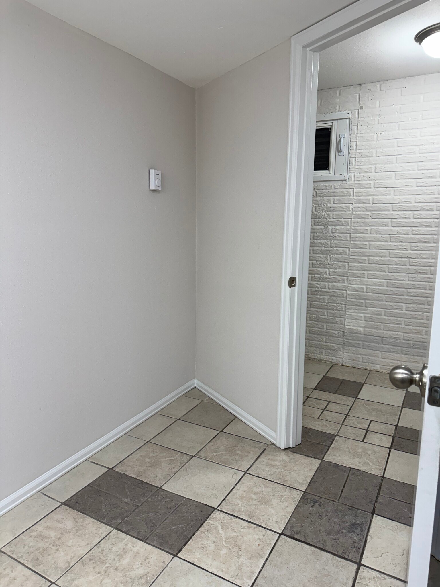 Building Photo - 841 Crisman Dr