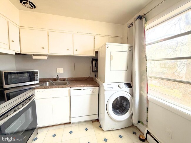 Building Photo - 4254 Buckman Rd