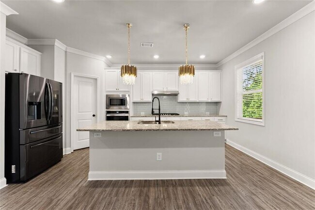 Building Photo - 4656 Silver Oak Dr SW