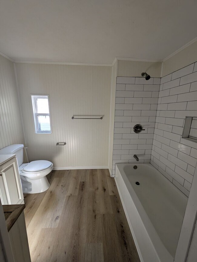 Building Photo - Newly Reno2 Bed, 1 Bath Home in Pitcairn -- Available NOW!