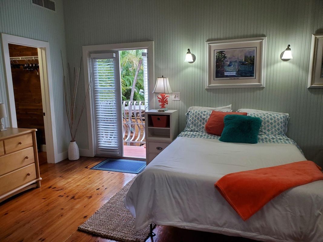 Building Photo - 226 NE 1st Ave