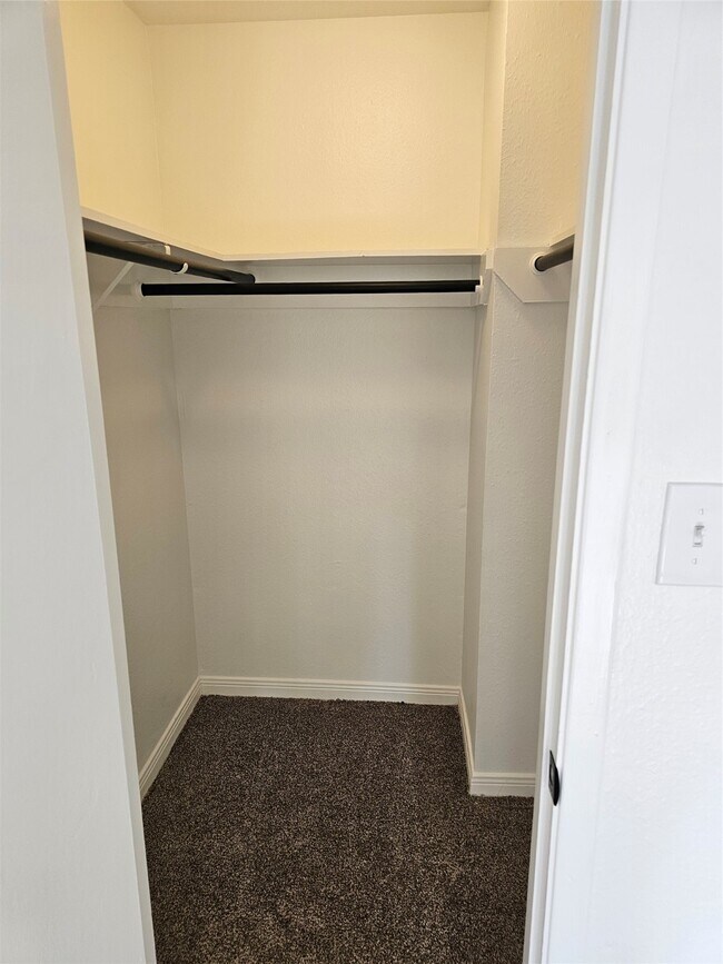 Building Photo - 2626 Holly Hall St