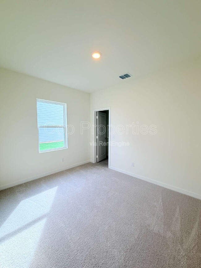 Building Photo - 12807 Prairie Vly