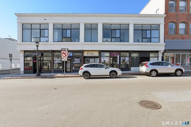 Building Photo - 215-219 Bank St