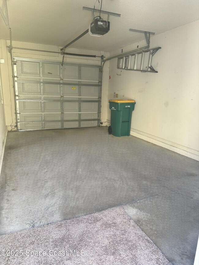 Building Photo - 975 Luminary Cir