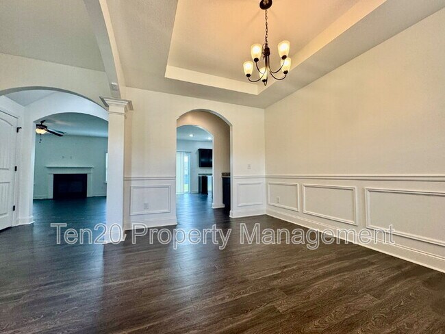 Building Photo - 5037 Lexington Ln