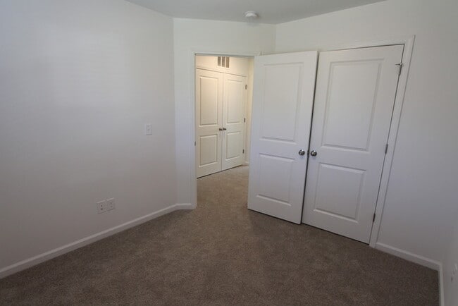Building Photo - Dorsett Townhomes- 3BD/2.5 BATH Townhome A...