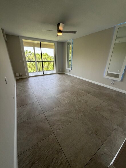 Building Photo - 5279 Fountains Dr S