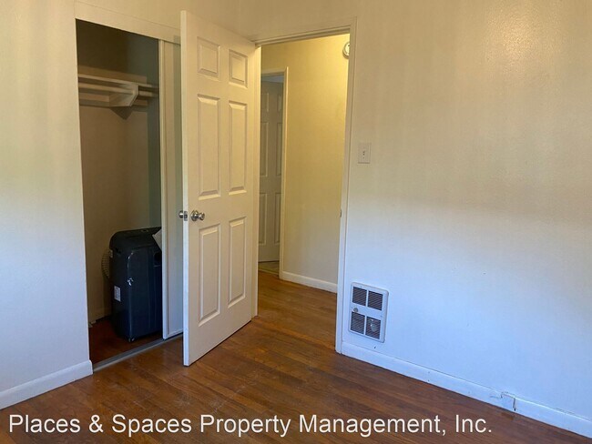 Building Photo - 3 br, 1 bath House - 2248 Park Marina