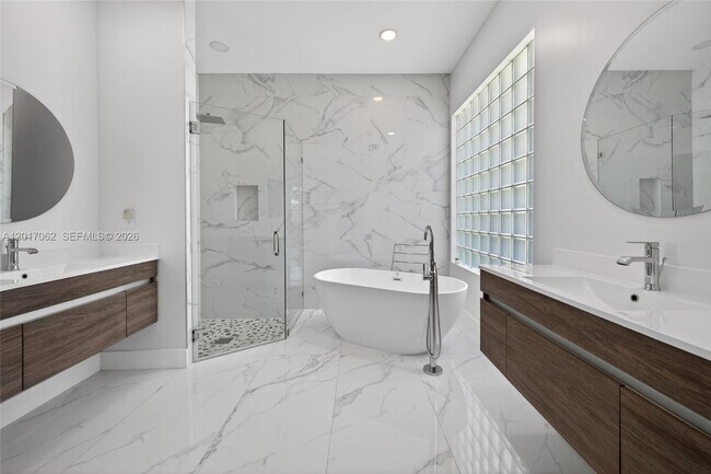 Building Photo - 2576 Bay Pointe Dr