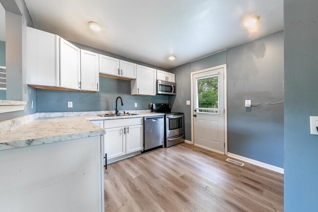 Building Photo - 2213 Blaker Dr