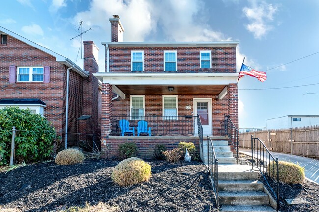 Building Photo - For Rent: Beautiful Brick Single-Family FU...