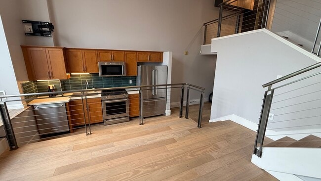 Building Photo - EPIC REA- Amazing SOMA Loft w/View - 1 BR/1.5 BA, Parking, Storage