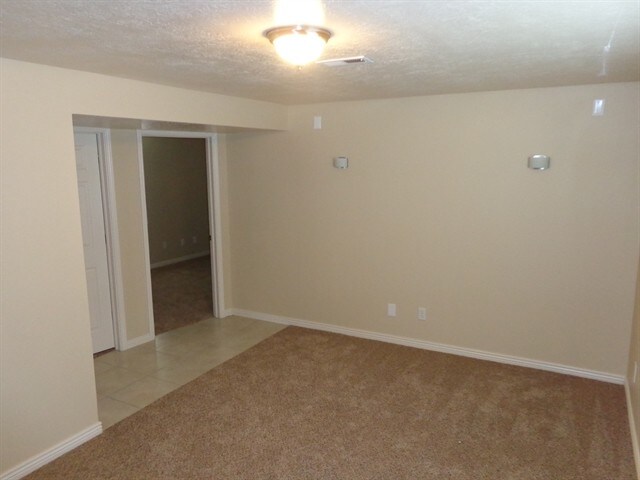 Building Photo - 7652 N Wyatt Earp Ave