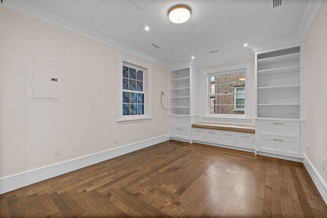 Building Photo - 2 Byron St