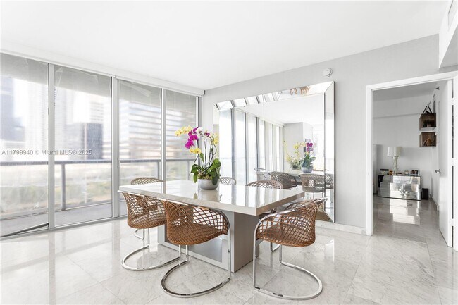 Building Photo - 495 Brickell Ave