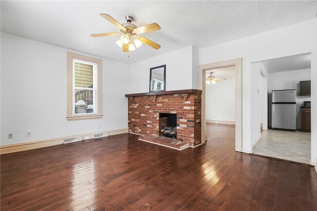 Building Photo - 112 Dewitt St