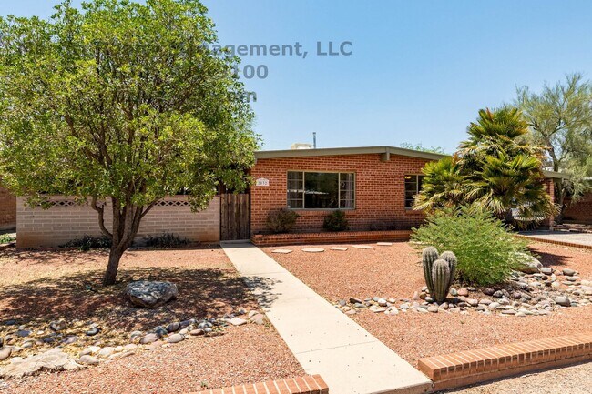 Building Photo - Spacious 3-Bedroom, 2-Bathroom Home Near U of A and Banner Health