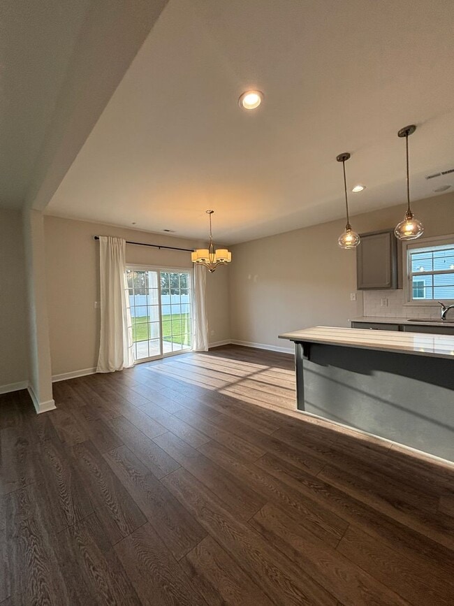 Building Photo - Rental - LIKE NEW!!!!  Absolutely Beautifu...