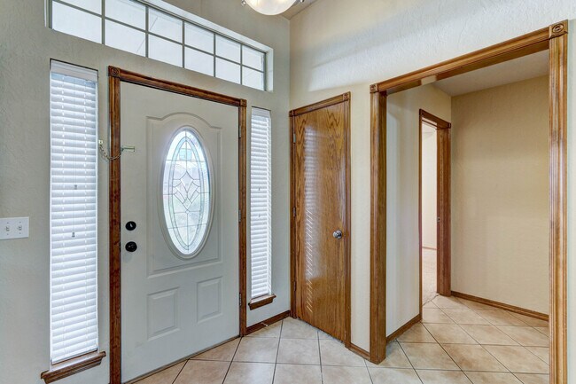 Building Photo - 500 Loyd Ln