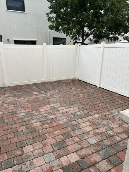 Building Photo - 9332 W 33rd Ln