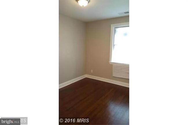 Building Photo - 5402 Midwood Ave