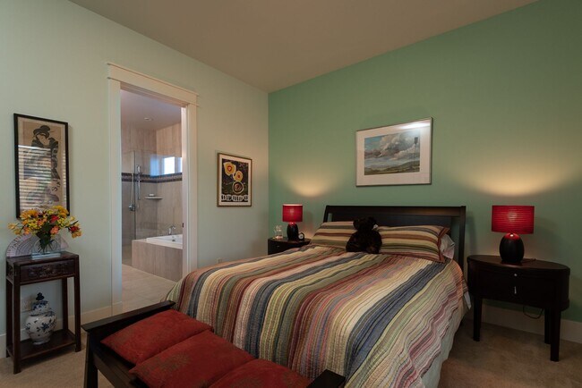 Building Photo - Tetherow!! Amazing Townhome that is fully ...
