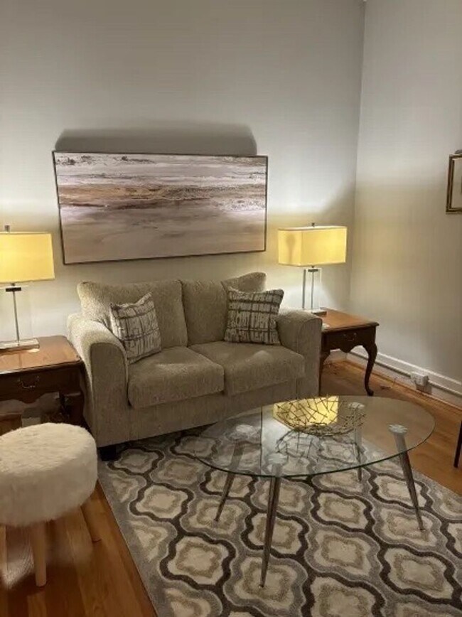 Building Photo - Main128-130