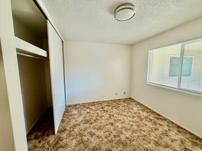 Building Photo - 287 E Elm St