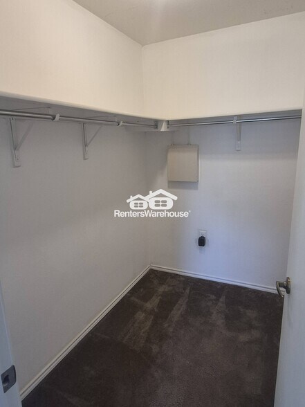 Building Photo - 9000 Stambourne St