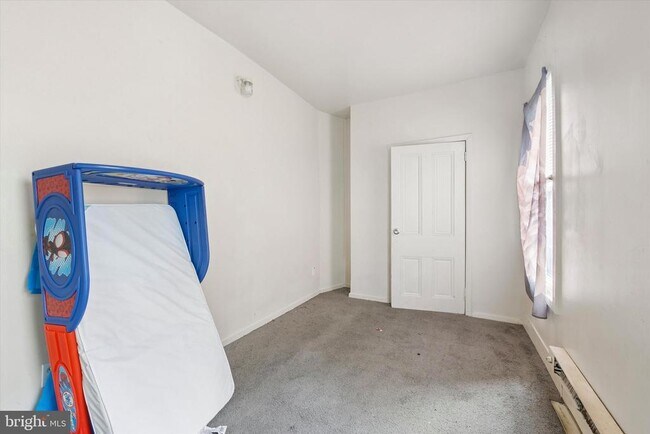 Building Photo - 13 E 21st St