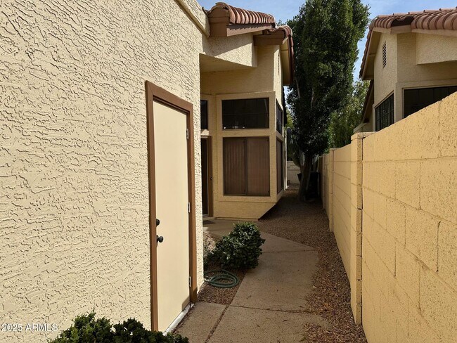 Building Photo - 8919 S Lori Ln