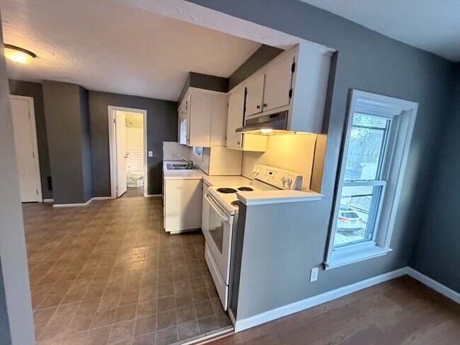 Building Photo - 50-52-52 Alden St