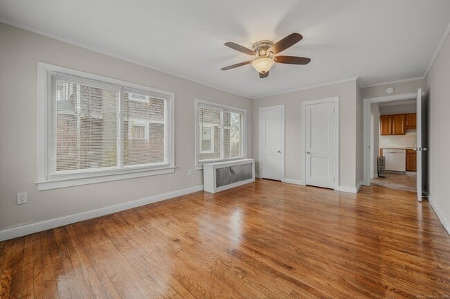 Building Photo - 245 Willetts Ave