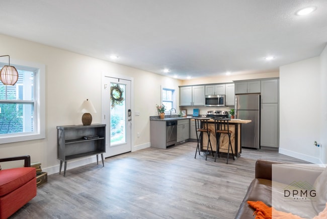 Building Photo - 414 Haven St