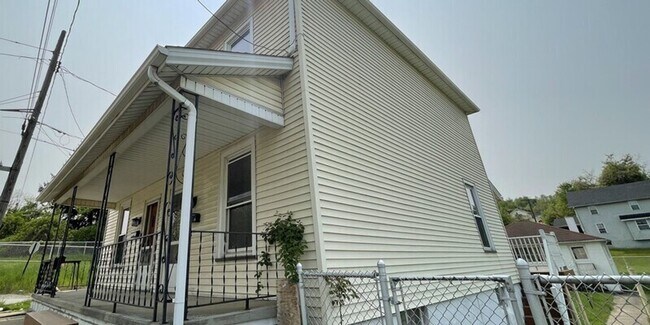 Primary Photo - 101 W Fulton St