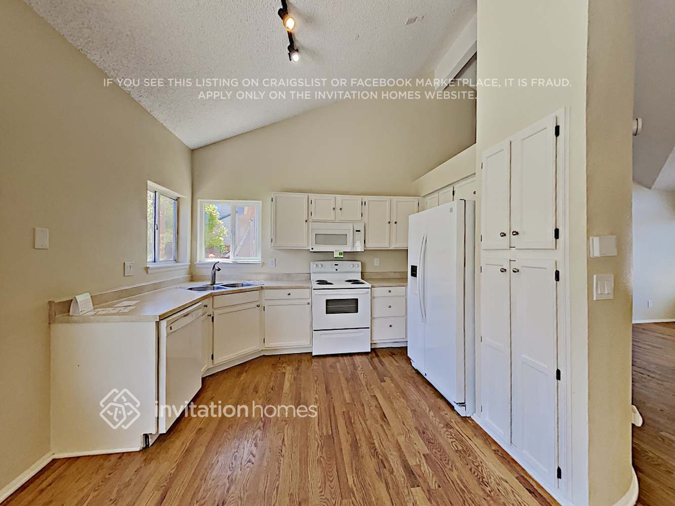 Building Photo - 9636 Lameria Dr