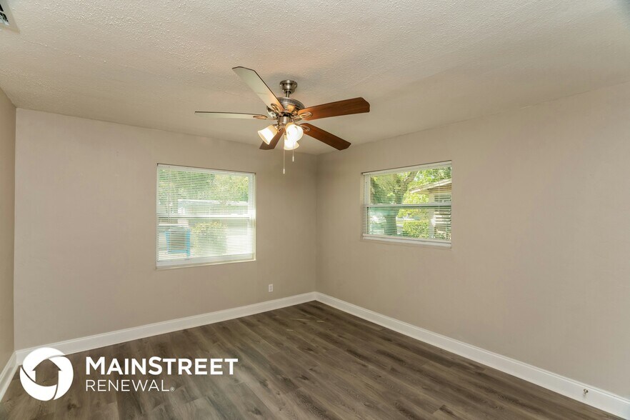 Building Photo - 2227 17th Ave S