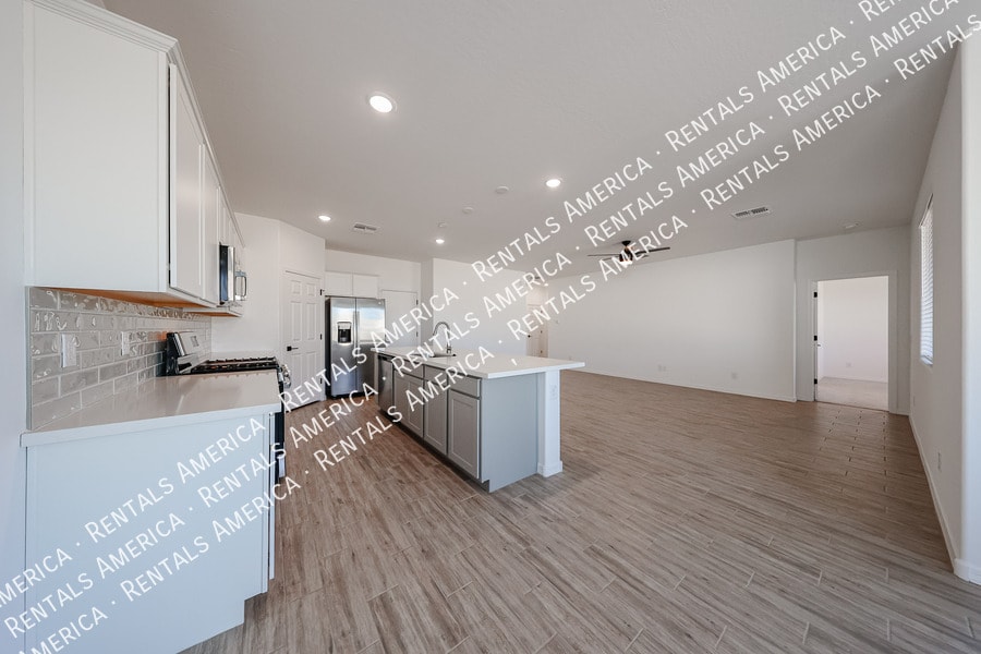 Building Photo - 5528 W McNeil St