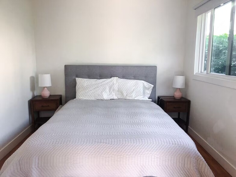 Building Photo - 3410 Casitas Ave