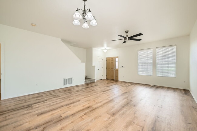 Building Photo - Fountain Townhome