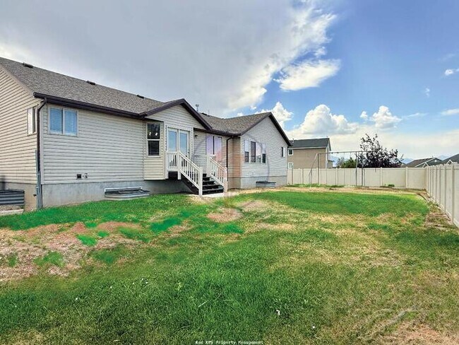 Building Photo - 234 W 2200 N