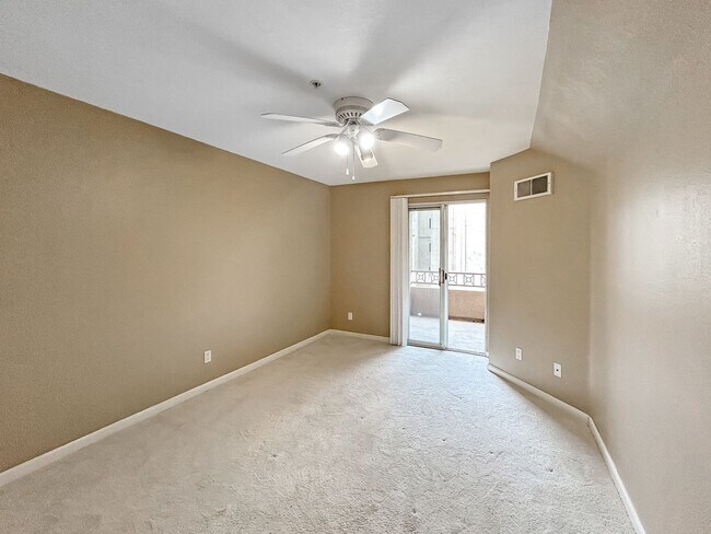 Building Photo - Modern 2B/2BA Condo with Balcony & Ameniti...