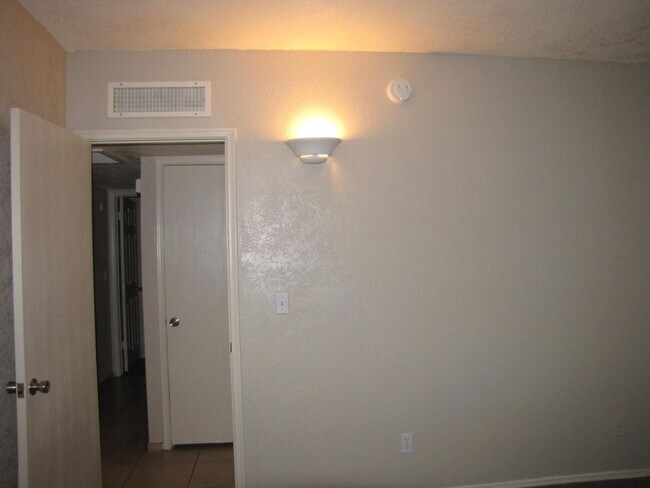 Building Photo - 3320 S Placita Saltillo